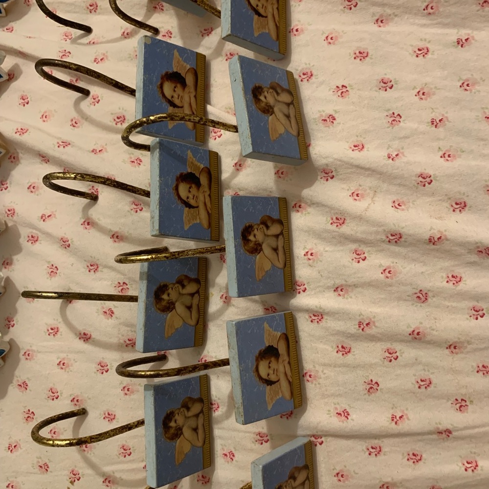 Courtain holders